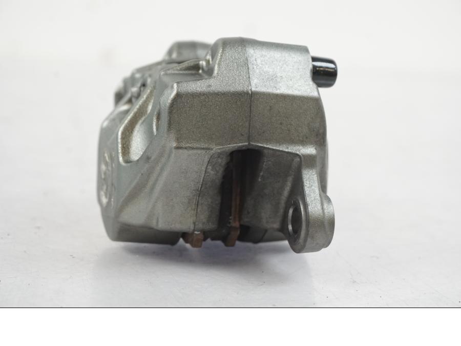 Baksidan på Bromsok från en KTM 1290 Super Duke R -2022 motorcykel.