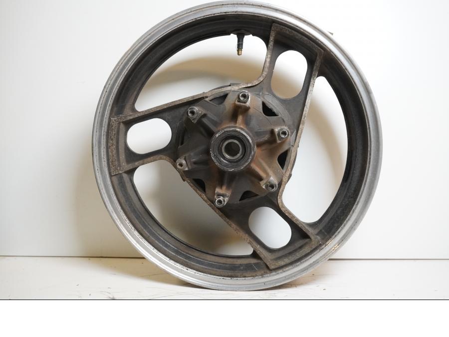 Framsidan på Fälg från en Yamaha FJ 1200 -1986 motorcykel.