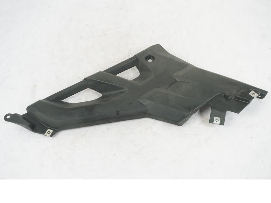 Vänster sida på Sidopanel från en Yamaha MT 125 -2017 motorcykel.