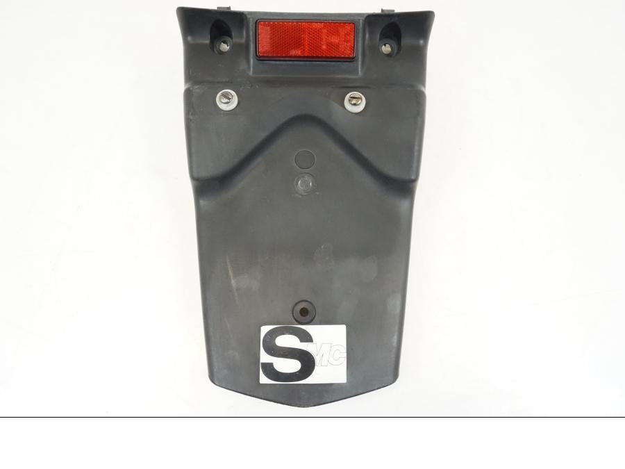 Baksidan på Skylthållare från en Honda ST 1300 -2002 motorcykel.