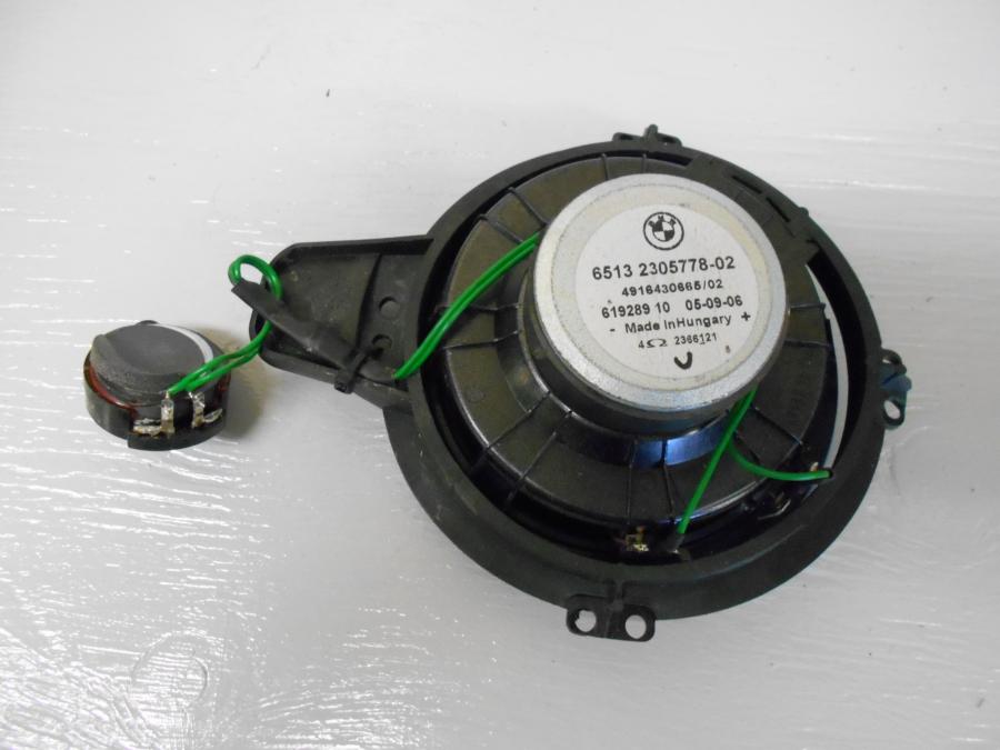 Baksidan på Högtalare från en BMW K 1200 LT -2007 motorcykel.