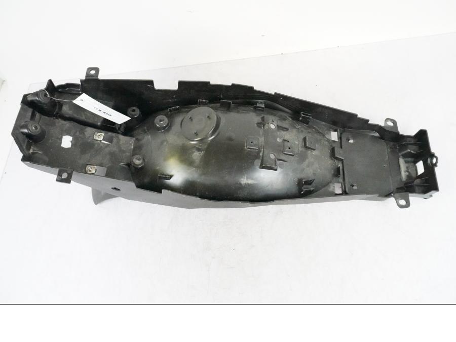 Snett nerifrån på Undertail från en BMW R 1250 GSA -2021 motorcykel.