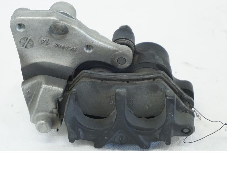 Höger sida på Bromsok från en BMW K 1600 -2015 motorcykel.