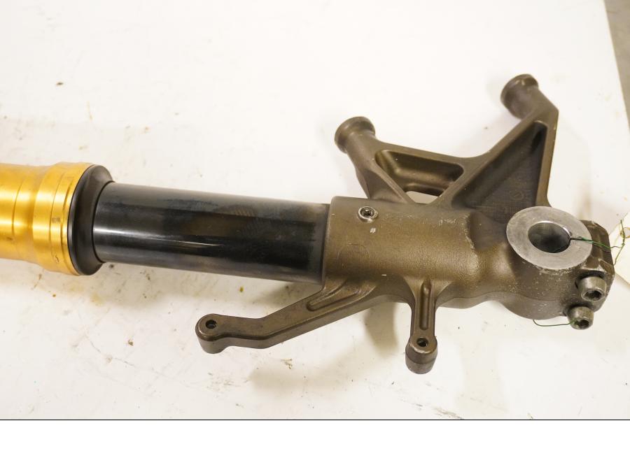 Vänster sida på Gaffelben från en Kawasaki ZX-10R -2005 motorcykel.