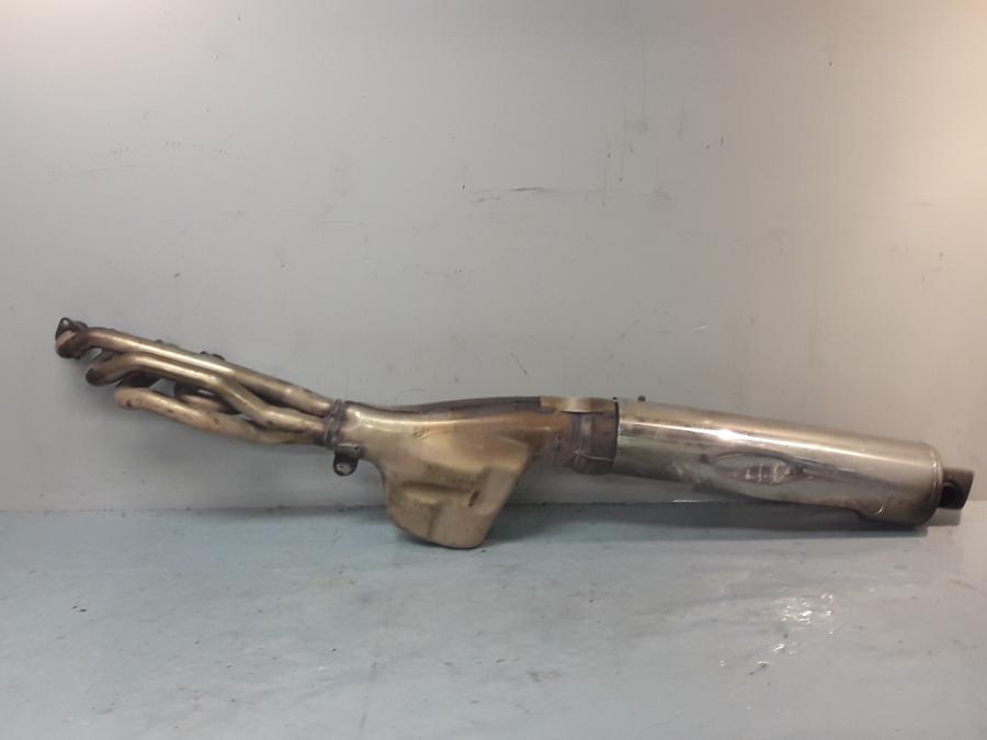 Framsidan på Avgassystem från en BMW K 1200 LT -2006 motorcykel.