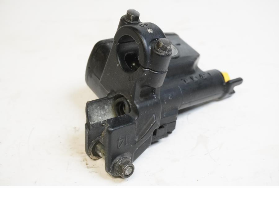 Höger sida på Kopplingshuvudcylinder från en Honda CBR 1100 XX -1998 motorcykel.