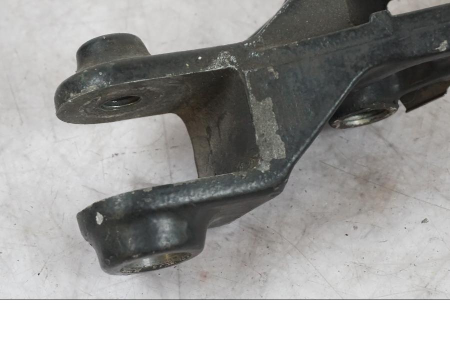 Snett nerifrån på Bromsoksfäste från en Honda GL 1200 -1987 motorcykel.