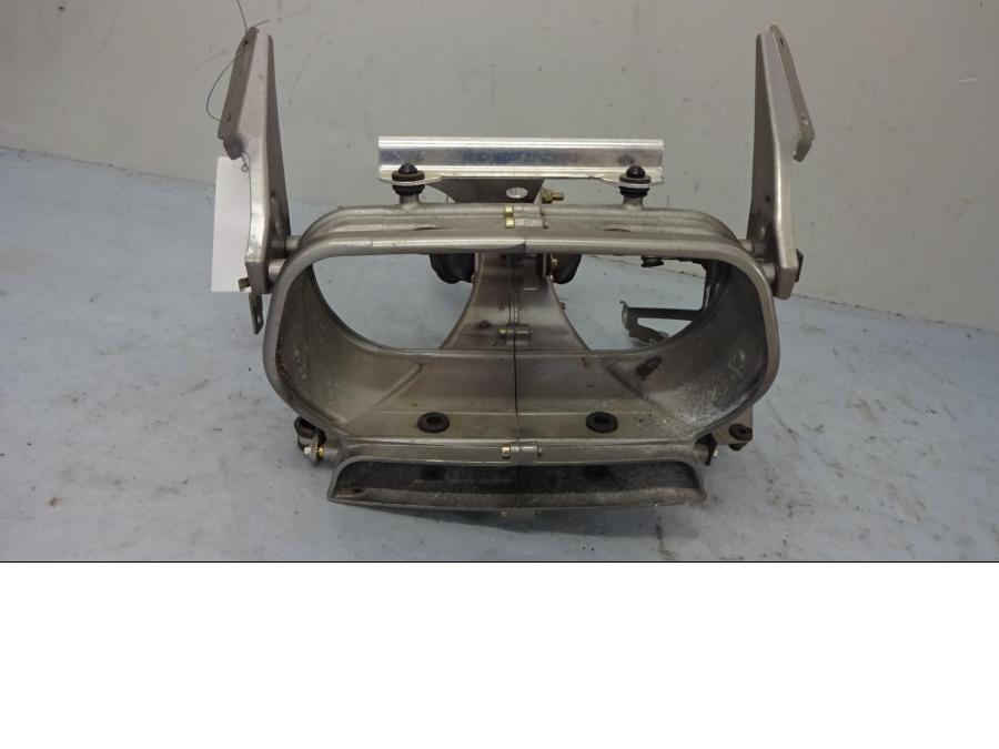 Framsidan på Toppkåpstag från en Ducati ST2 -2001 motorcykel.