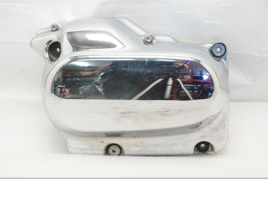 Framsidan på Motorkåpa från en Yamaha XVS 650 -1999 motorcykel.