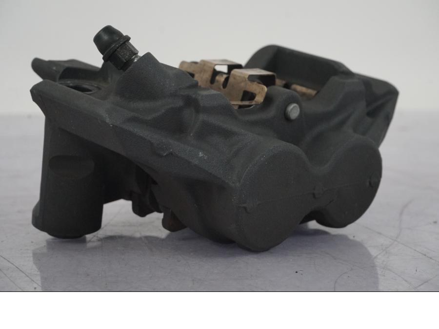 Snett uppifrån på Bromsok från en Yamaha MT-09 SP -2018 motorcykel.