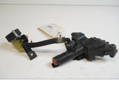 Framsidan på Kopplingshuvudcylinder från en Kawasaki ZXR 750 -1989 motorcykel.