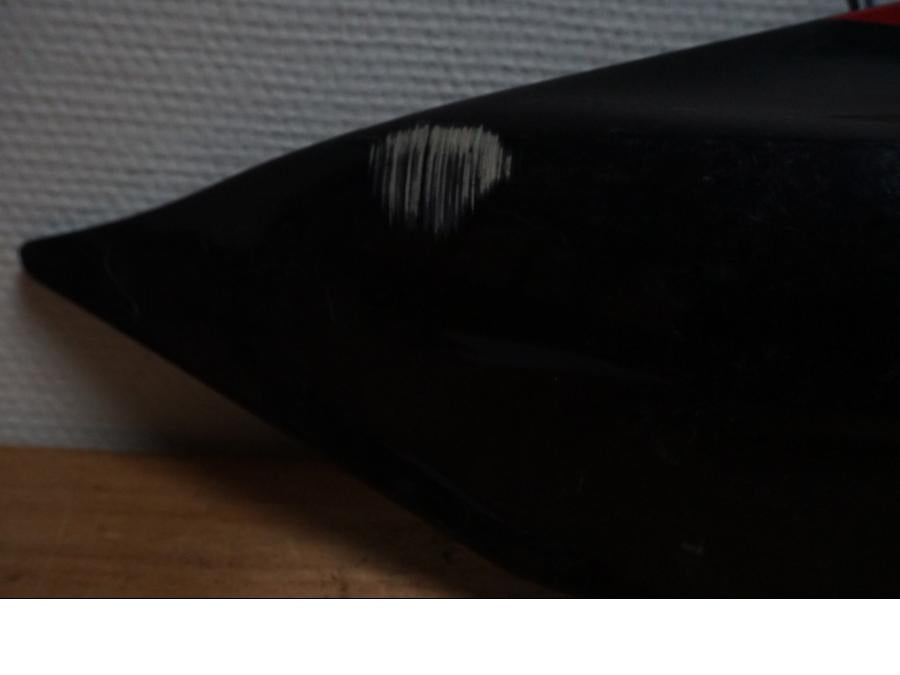 Höger sida på Bakvinge från en Yamaha FZR 1000 -1991 motorcykel.