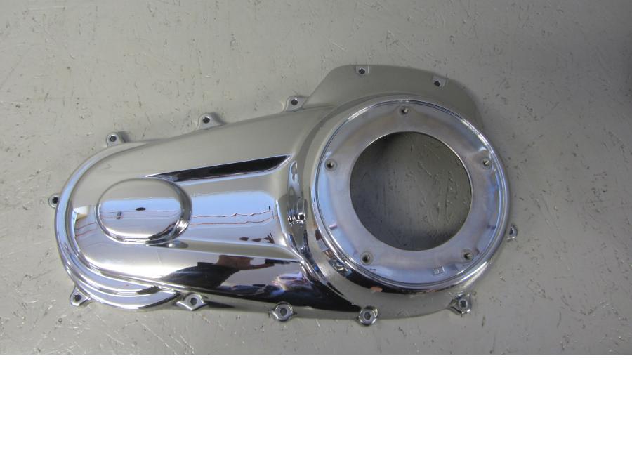 Framsidan på Transmissionskåpa från en H-D Street Glide FLHX -2018 motorcykel.