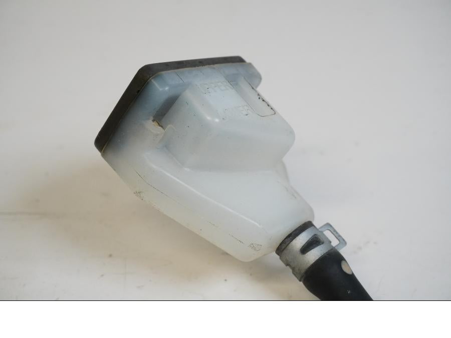 Höger sida på Bromshuvudcylinder från en Suzuki DL 1000 -2006 motorcykel.