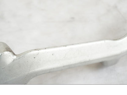 Snett nerifrån på Bromspedal från en Ducati Multistrada 950 -2020 motorcykel.