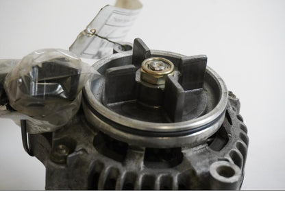 Baksidan på Generator från en Triumph Daytona T 595 -1998 motorcykel.