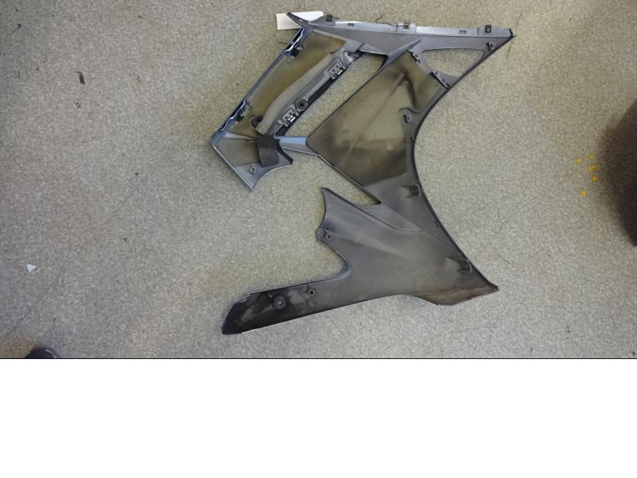 Extrabild2 på Sidkåpa från en Yamaha FJR 1300 -2007 motorcykel.