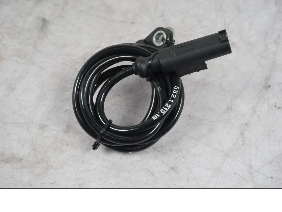 Vänster sida på ABS givare från en Ducati Multistrada V4 -2024 motorcykel.