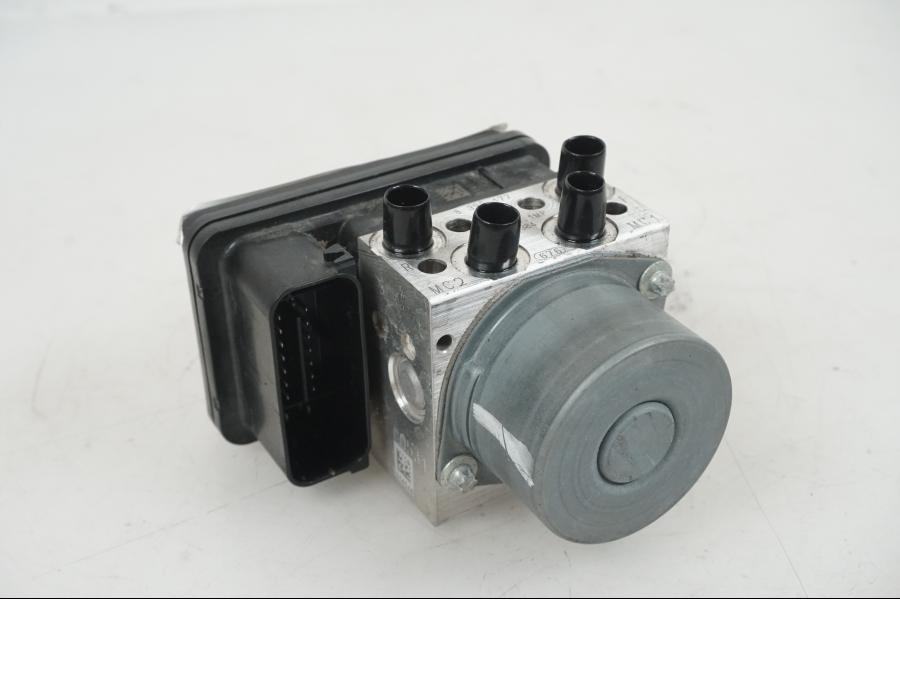 Framsidan på ABS Modulator från en BMW F 750 GS -2019 motorcykel.