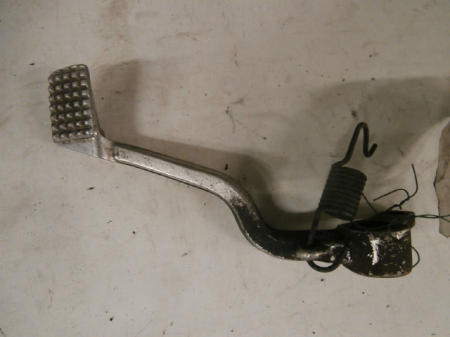 Framsidan på Bromspedal från en Kawasaki GPZ 600 R -1985 motorcykel.