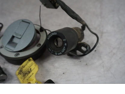 Baksidan på Låssats från en Triumph Tiger Explorer -2016 motorcykel.