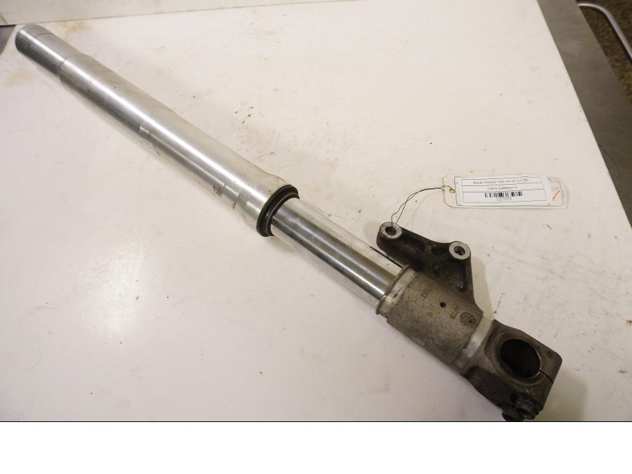 Framsidan på Gaffelben från en Ducati Monster 620 -2004 motorcykel.