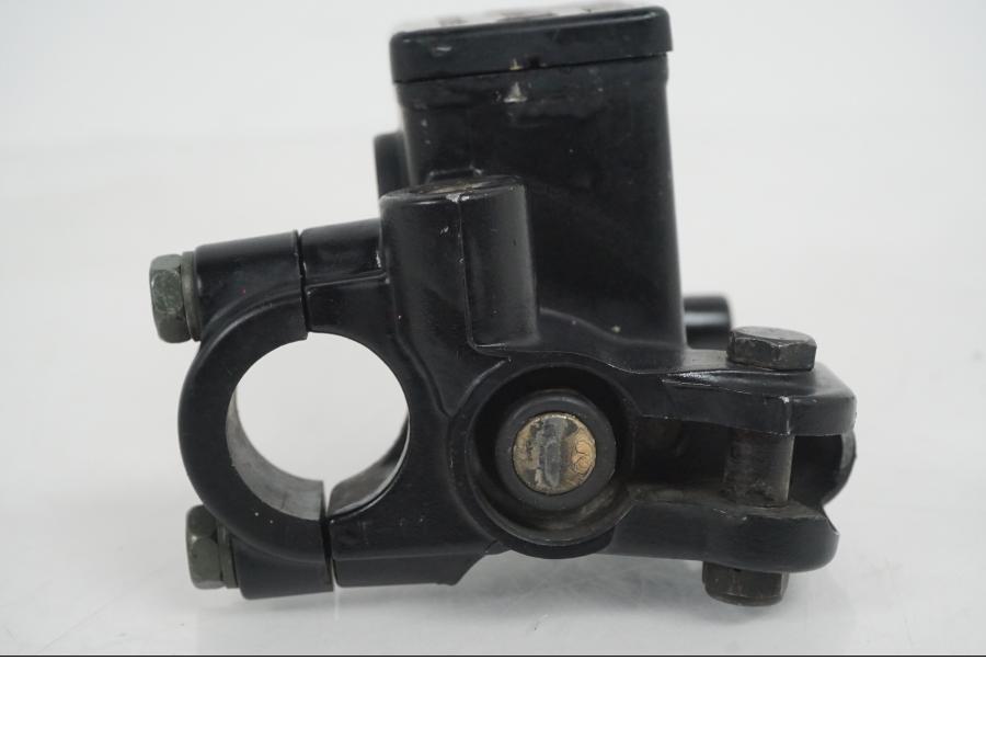 Höger sida på Bromshuvudcylinder från en Yamaha XT 660 X -2005 motorcykel.