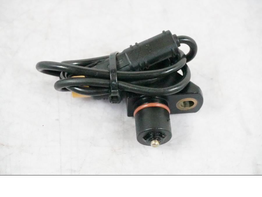 Framsidan på Vevaxelsensor från en BMW K 1200 S -2005 motorcykel.