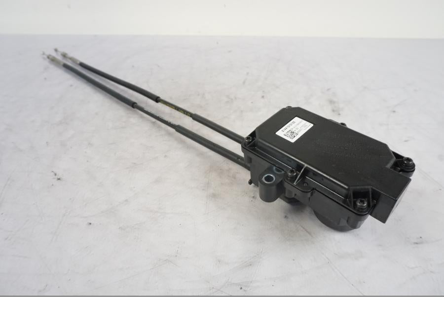 Framsidan på Avgasspjällmotor från en KTM 1290 Super Duke R -2023 motorcykel.