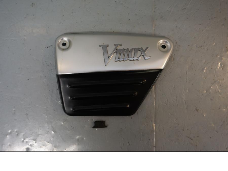 Framsidan på Sidopanel från en Yamaha V-MAX 1200 -2001 motorcykel.
