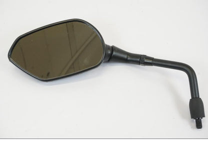 Framsidan på Backspegel från en Triumph Trident -2021 motorcykel.