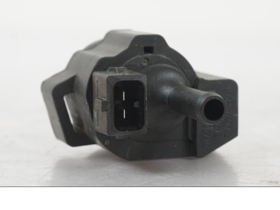 Vänster sida på Fuel Evap System från en BMW R 1250 GS -2021 motorcykel.