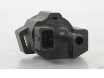 Vänster sida på Fuel Evap System från en BMW R 1250 GS -2021 motorcykel.