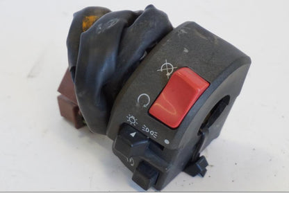 Snett uppifrån på Styrelreglage från en Yamaha YZF 1000 R -1997 motorcykel.