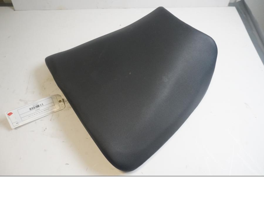 Baksidan på Sadel från en Kawasaki ZX-7R -1997 motorcykel.