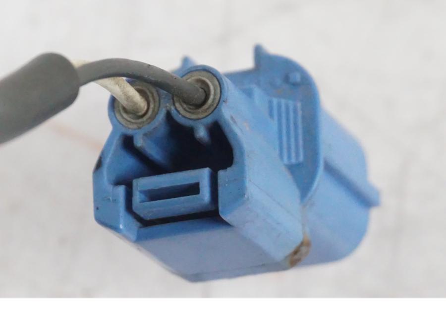 Snett nerifrån på ABS givare från en Suzuki GSF 1250 -2010 motorcykel.