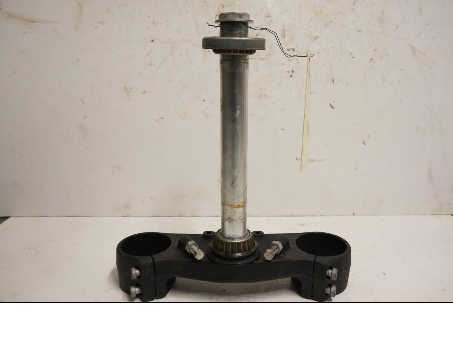 Framsidan på Gaffelkrona från en KTM 990 Super Duke -2010 motorcykel.