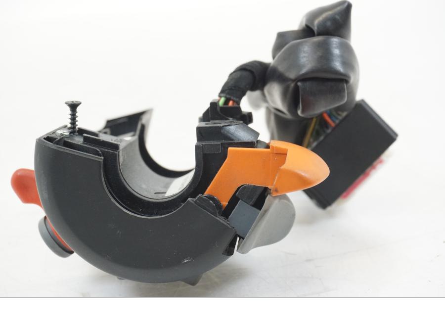 Vänster sida på Styrelreglage från en BMW K 1200 LT -2004 motorcykel.