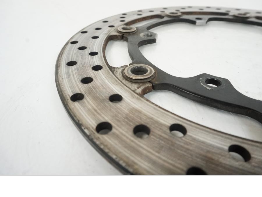 Höger sida på Bromsskiva från en Yamaha YZF R6 -2006 motorcykel.