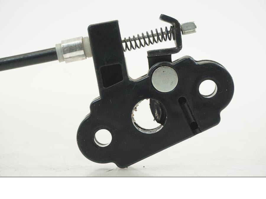 Snett uppifrån på Sadellåsmekanism från en Ducati Hyperstrada -2013 motorcykel.