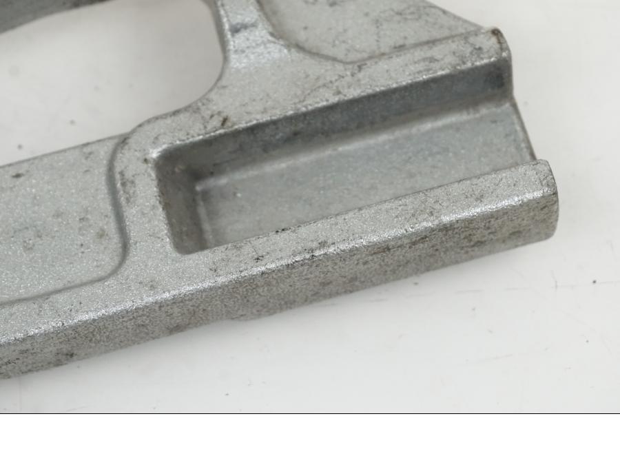 Höger sida på Bromsoksfäste från en Kawasaki ZX-9R -2002 motorcykel.