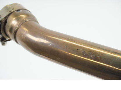 Snett nerifrån på Mellanrör från en Triumph Daytona 675 -2010 motorcykel.