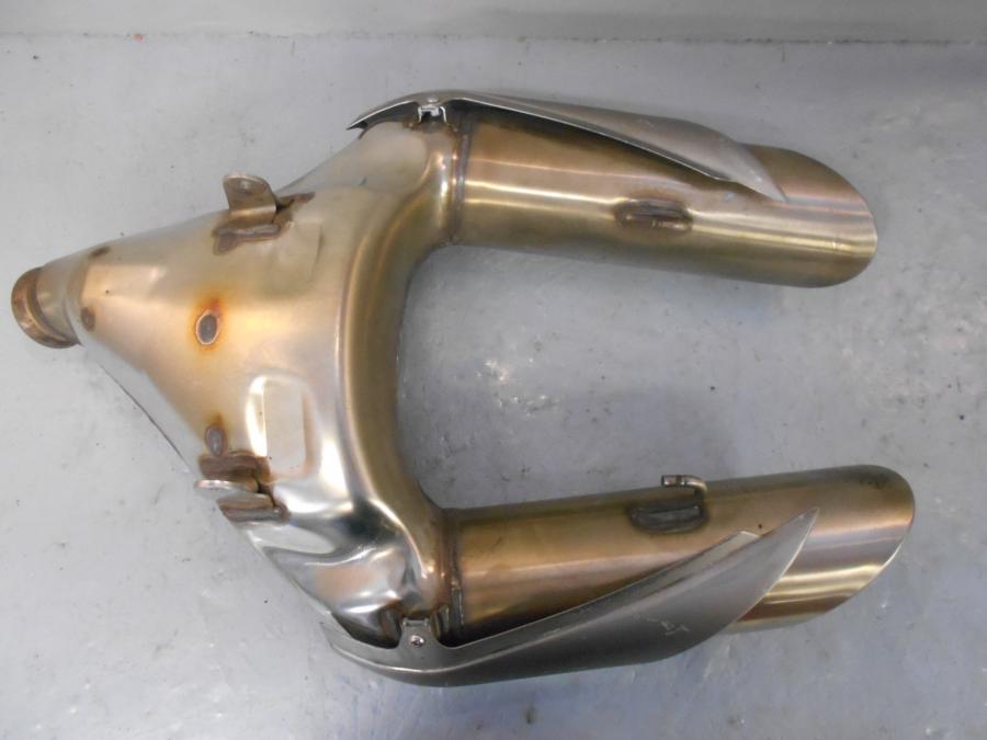 Höger sida på Ljuddämpare från en KTM 990 Super Duke -2010 motorcykel.