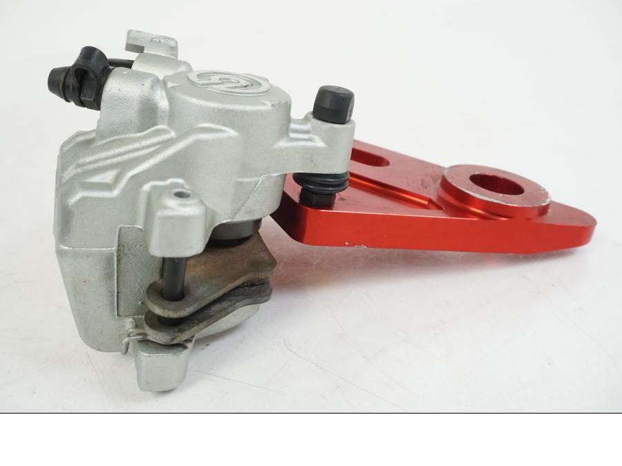 Vänster sida på Bromsok från en AJP PR7 -2021 motorcykel.