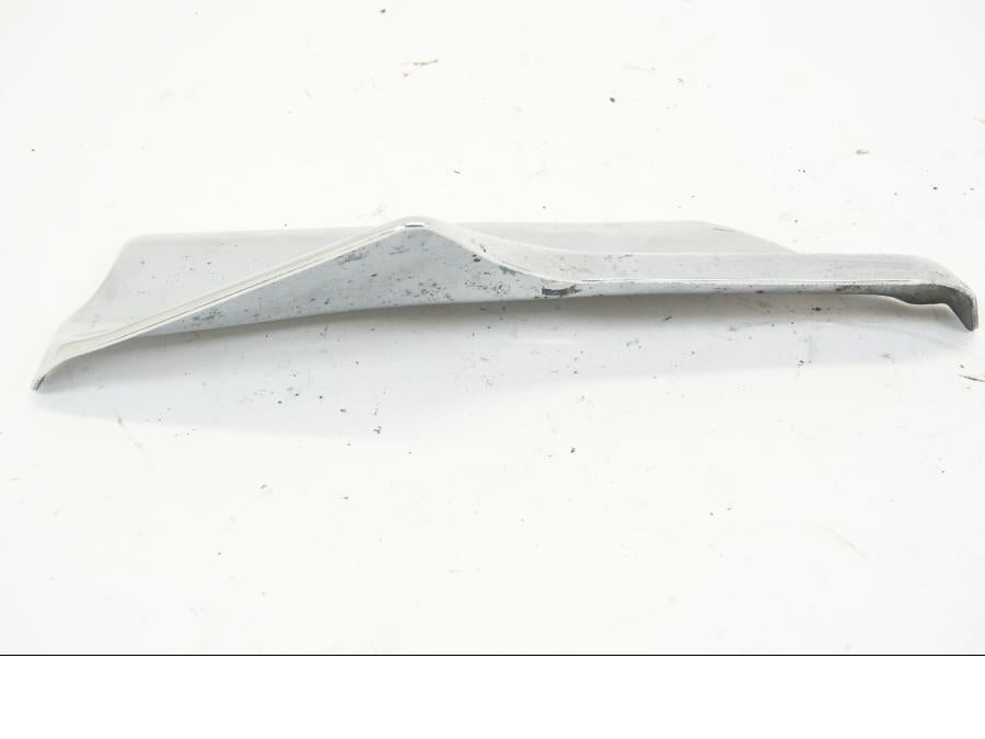 Snett nerifrån på Gaffelbensskydd från en Triumph Rocket III -2007 motorcykel.