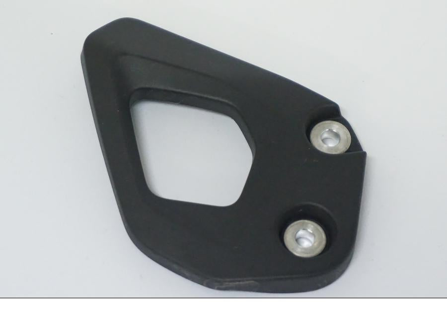 Framsidan på Fotpinnehälskydd från en BMW R 1250 GS -2022 motorcykel.