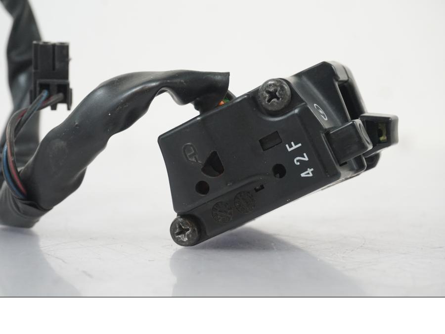 Extrabild2 på Styrelreglage från en Suzuki SV 650 S -2005 motorcykel.