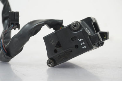 Extrabild2 på Styrelreglage från en Suzuki SV 650 S -2005 motorcykel.