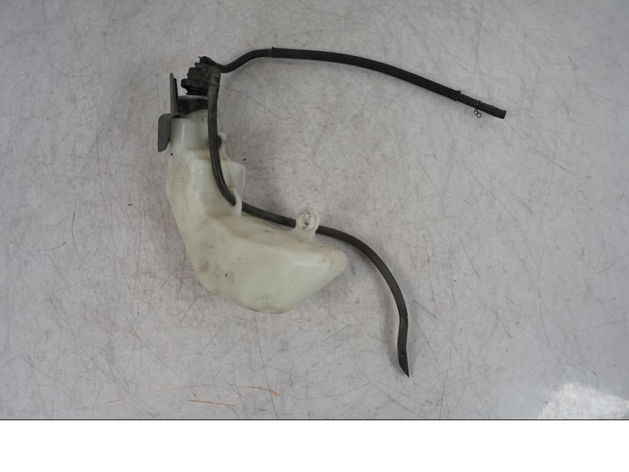 Framsidan på Vattenexpansionskärl från en Yamaha MT-09 -2016 motorcykel.