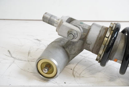 Baksidan på Stötdämpare från en Suzuki GSX-R 750 -2000 motorcykel.